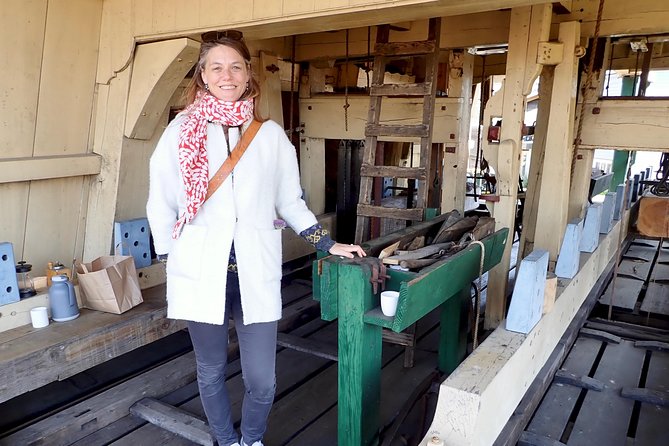 Amsterdam private tour to windmills, cheese farm and villages - Simonehoeve cheese farm: tastings, cookies, and clogs