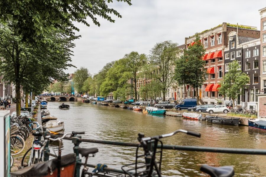 Amsterdam: Private Walking Tour of Jordaan & De 9 Straatjes - De 9 Straatjes Shopping Streets: Vintage Finds and Niche Stores