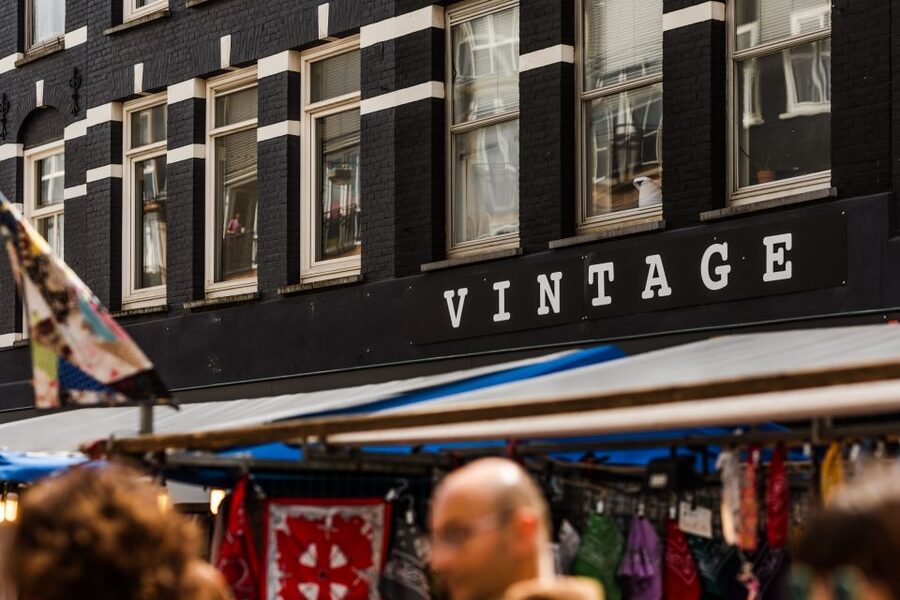 Amsterdam: Private Walking Tour of Jordaan & De 9 Straatjes - Starting at Dam Square and Getting Oriented Fast