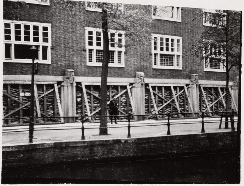 Amsterdam: Private World War Two History Walking Tour - Meeting at Prinsengracht, Right by the Anne Frank House Area