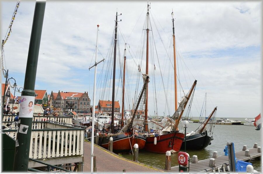 Amsterdam: Private Zaanse Schans Windmills and Volendam Trip - Volendam Harbor Time: Fishing Village Atmosphere and Food Choices