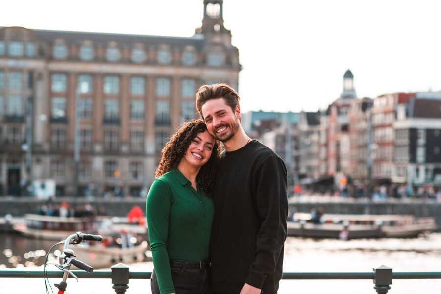Amsterdam: Professional photoshoot at Centraal Station - Key things to know before you book