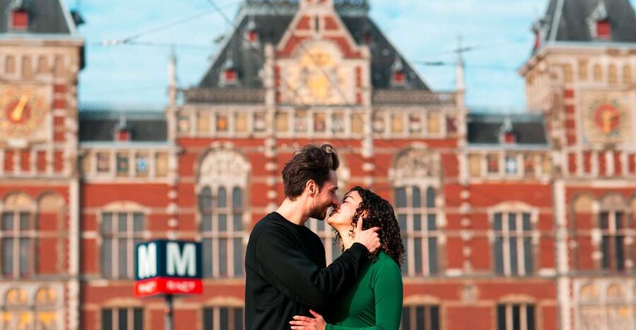 Amsterdam: Professional photoshoot at Centraal Station - Getting there: Stationsplein 42 and how the timing works