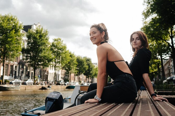 Amsterdam Professional Photoshoot at the Canals - Canal-Backdrop Photos in Just 30 Minutes