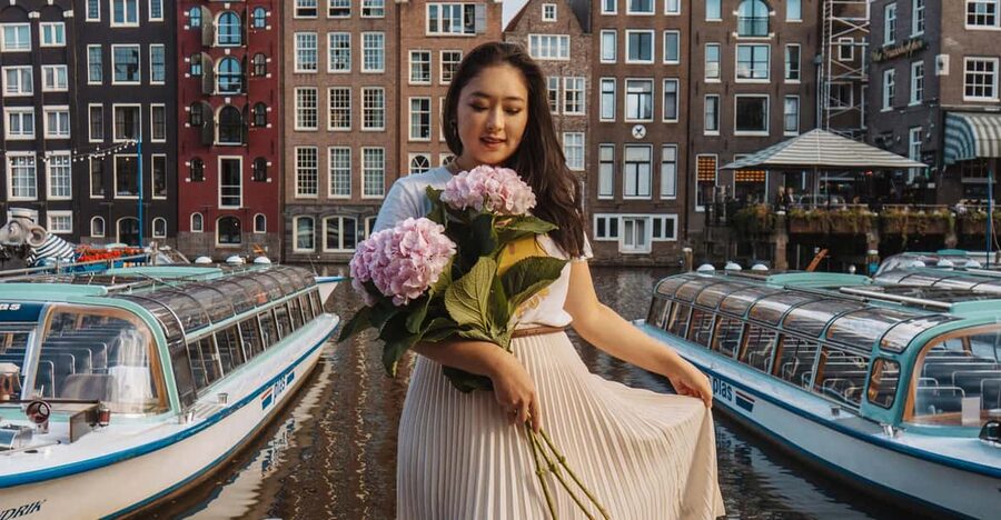 Amsterdam: Professional Photoshoot at the Canals - Private group, multiple languages, and a comfortable pace
