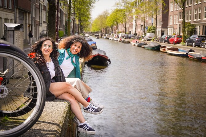 Amsterdam Professional Photoshoot at the Canals - Who Benefits Most From This Private Canal Photoshoot