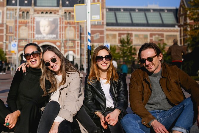 Amsterdam: Professional Rijksmuseum & Museumplein Photoshoot - 30 Minutes of Pose Coaching, From Fast Direction to Real Photo Variety