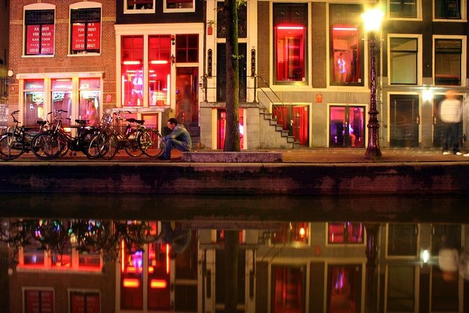 Amsterdam Red Light District and City Center Walking Tour - The smallest house of Amsterdam: VOC storage to long-term living