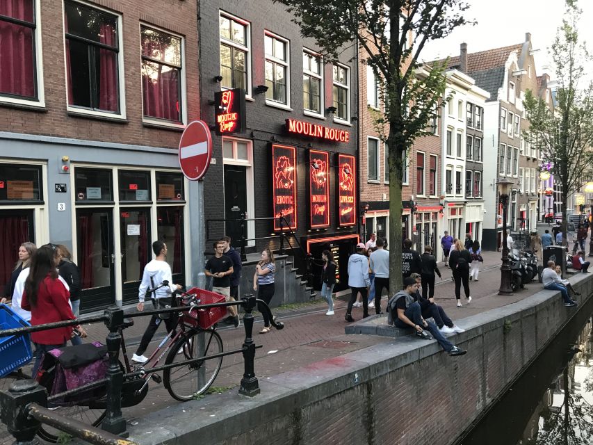 Amsterdam: Red Light District and Local Pub Tour - Key things to look for on this Amsterdam Red Light District and pub walk