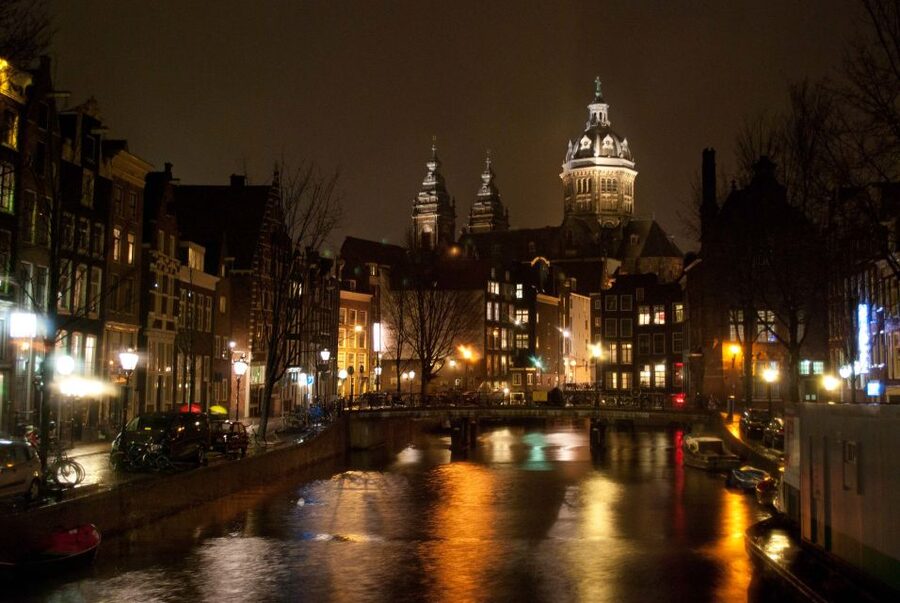 Amsterdam Red Light District and Old Town Walking Tour - The Old Church area and why it matters