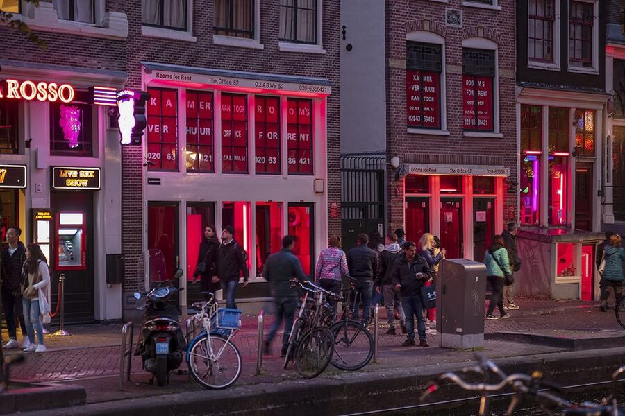 Amsterdam Red Light District and Old Town Walking Tour - Who this tour suits best