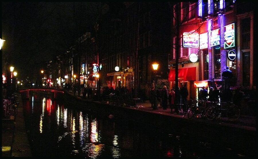 Amsterdam Red Light District and Old Town Walking Tour - Old Town stops that set the scene fast