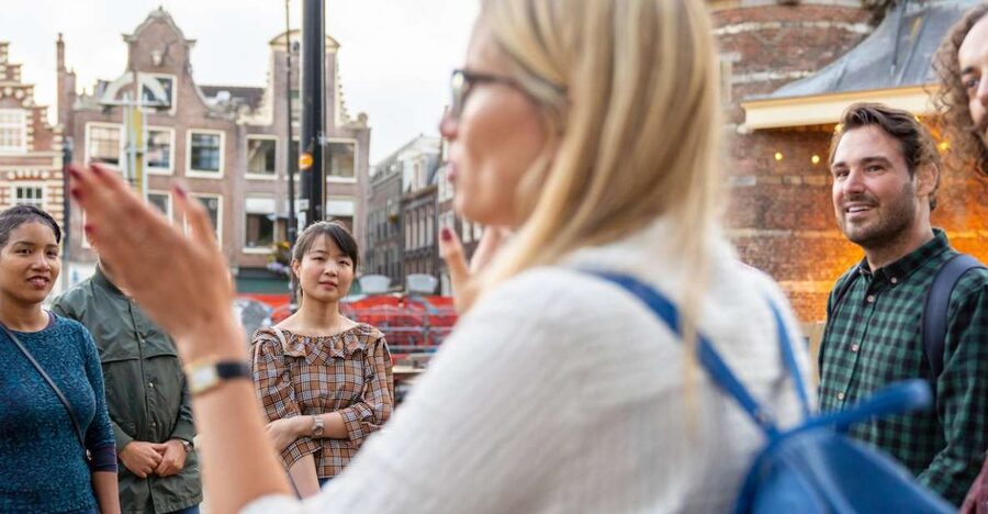Amsterdam: Red Light District & City Tour German or English - How long it really is, and how to dress for rain or shine