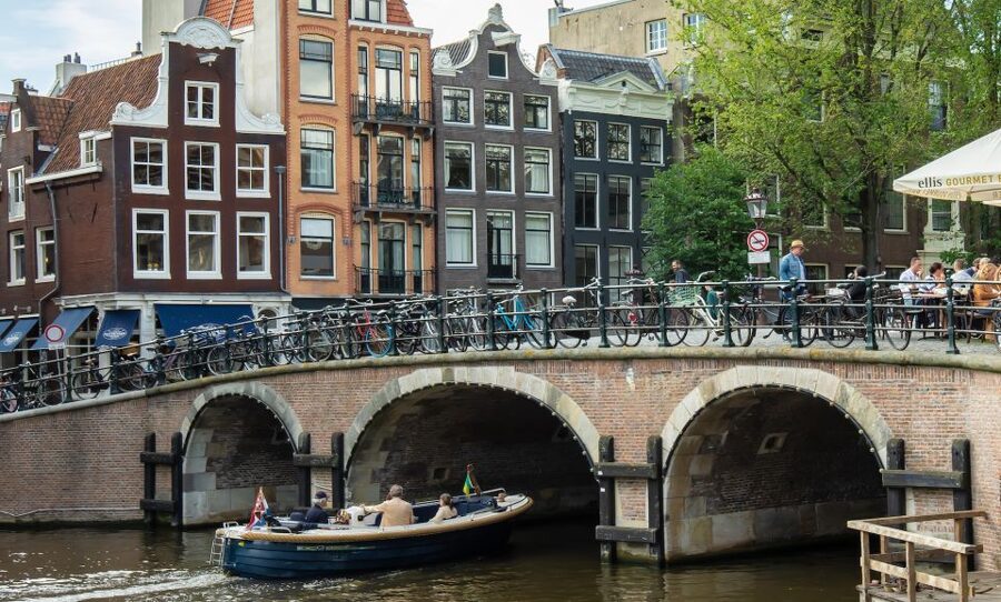 Amsterdam: Red Light District & City Tour German or English - A two-in-one Amsterdam route that actually makes sense