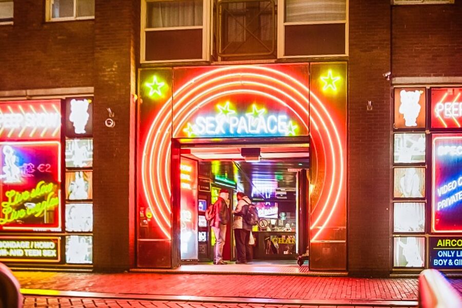 Amsterdam Red Light District & Coffee Shop Tour - The 2-Hour Walk That Starts Near the Windows