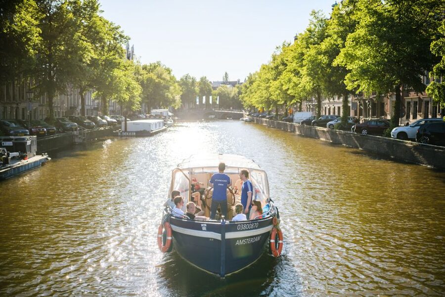 Amsterdam: Red-Light District Pub Crawl and Booze Boat Tour - The pub crawl core: 4 bars, a nightclub, and door-entry help