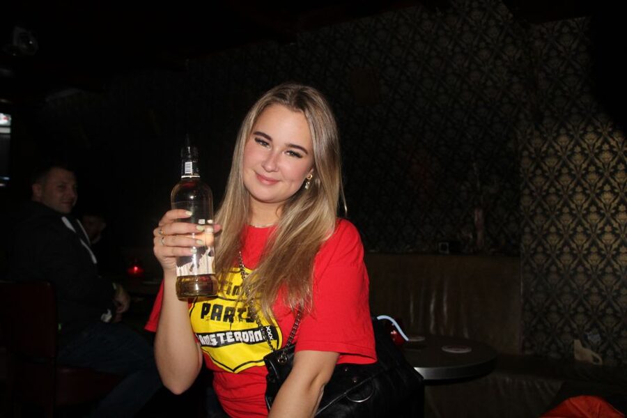 Amsterdam: Red-Light District Pub Crawl and Booze Boat Tour - The club finale: free entrance and how to use it well