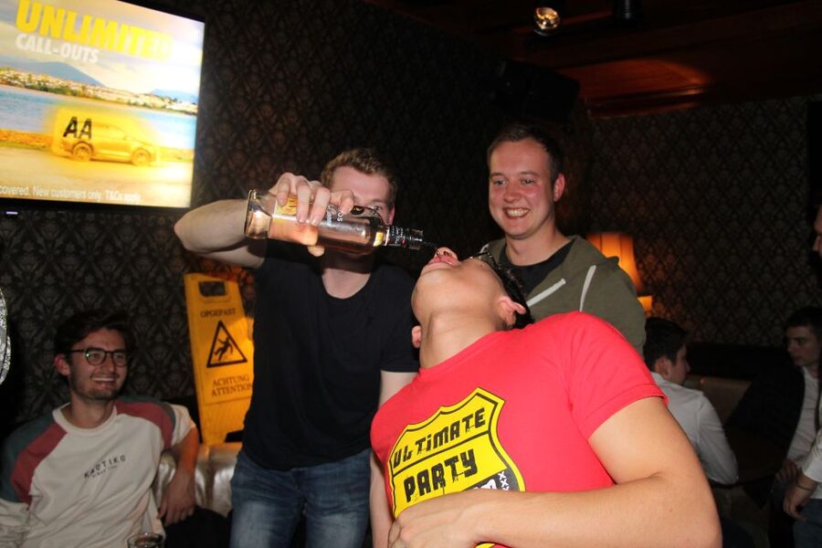 Amsterdam: Red-Light District Pub Crawl and Booze Boat Tour - Price and value: does $56 actually add up in Amsterdam?