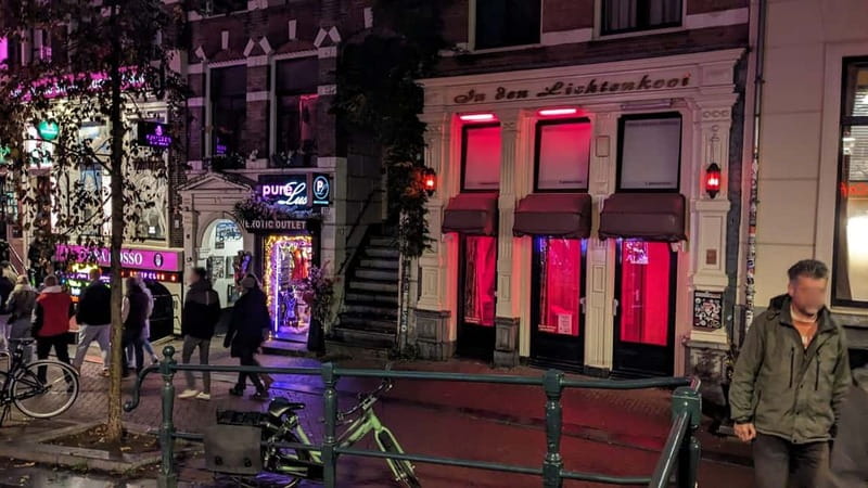 Amsterdam: Red Light District Tour - Zeedijk and Nieuwmarkt, photo stops that keep it human