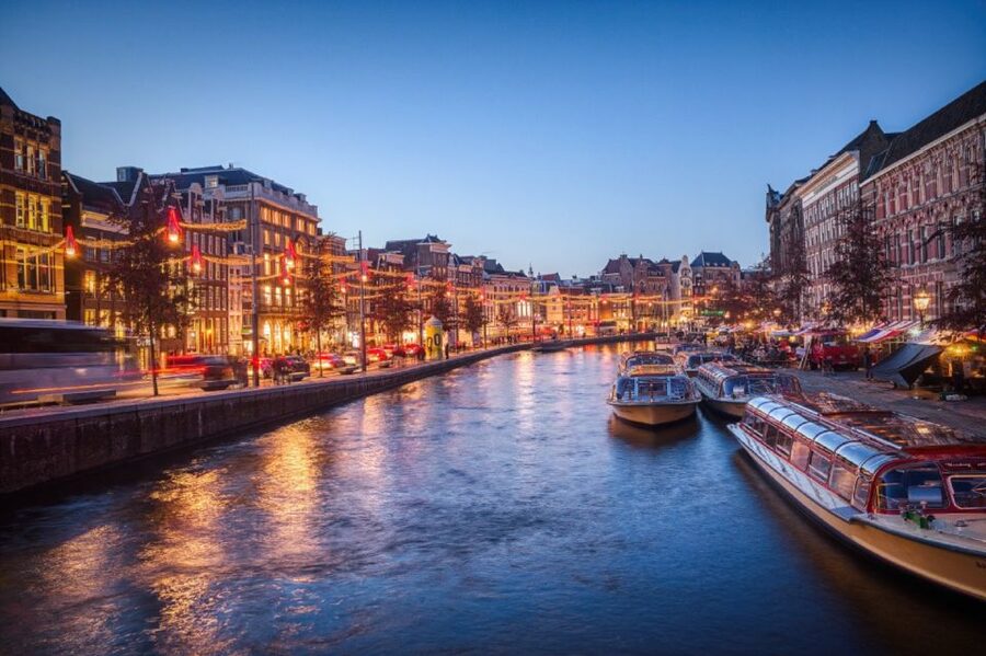 Amsterdam Red Light District tour with a local guide - Indoor prostitute street and the tight, concentrated layout
