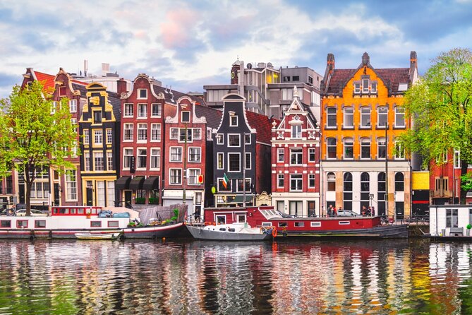 Amsterdam Red Light District Treasure: Self-Guided Tour & Quest - Planning your 2-hour route from Centraal Station to Ons’ Lieve Heer op Solder