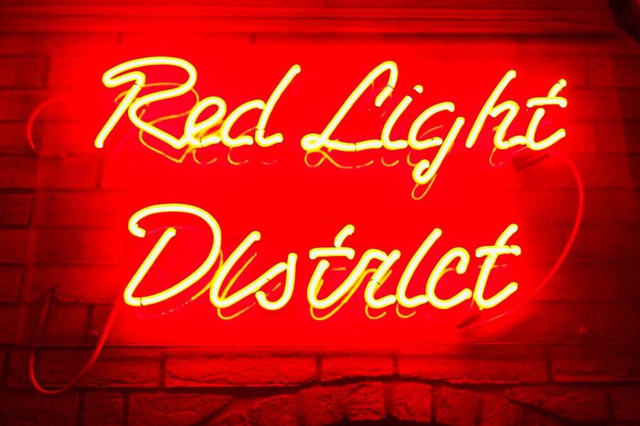 Amsterdam: Red Light District Walking Tour - Chinatown on the walk: Nieuwmarkt’s food culture meets history