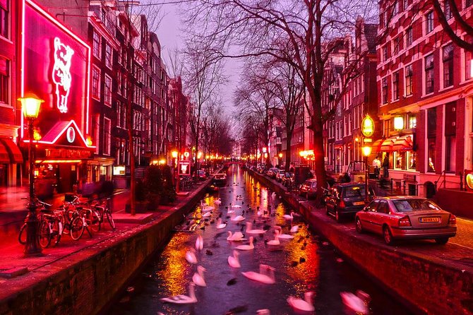 Amsterdam Red Light District Walking Tour in EN/DE/IT/ES - The Optional 1970s Peep-show: Worth 2 EUR or Skip It?
