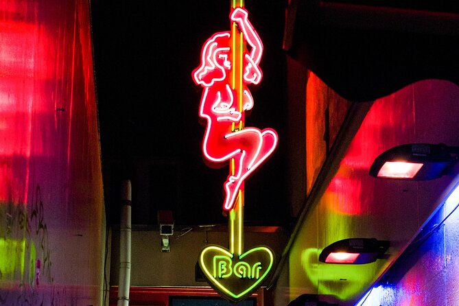 Amsterdam Red Light District Walking Tour in EN/DE/IT/ES - The Route: From National Monument to Oudezijds Voorburgwal
