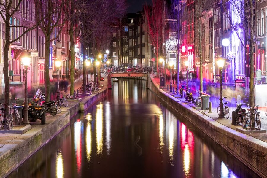 Amsterdam: Red Light District walking tour - Meeting your guide, and why David keeps it to the right pace