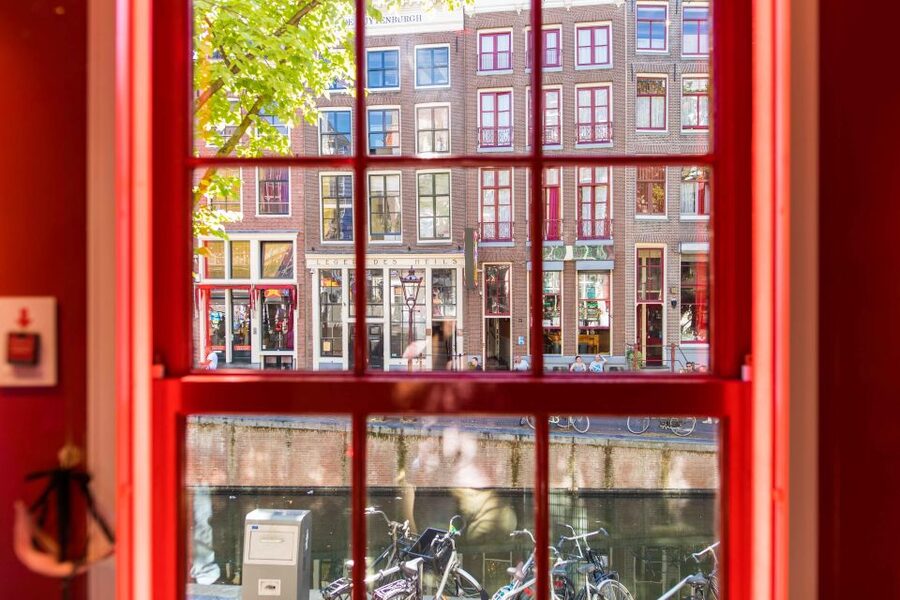 Amsterdam: Red Light Secrets Museum and 1-Hour Canal Cruise - Price and Value, Why $31 Can Actually Make Sense