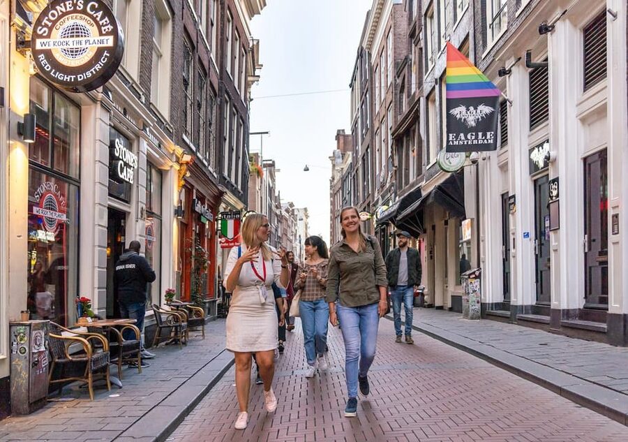 Amsterdam: Red Light Tour Exclusive + Peep Show - Dam Square and the National Monument start point