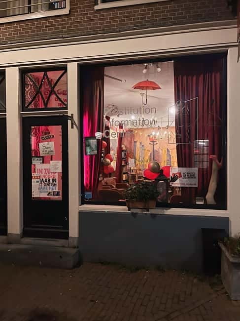 Amsterdam: Red light tour in German/English for groups of 4 people or more - How this 2-hour red light district walk actually works