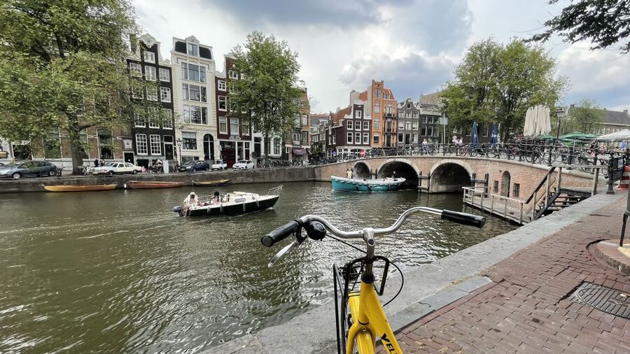 Amsterdam: Relaxed City Highlights Guided Bike Tour - The Anne Frank House Area: A Human Scale Stop Without the Crowd Rush