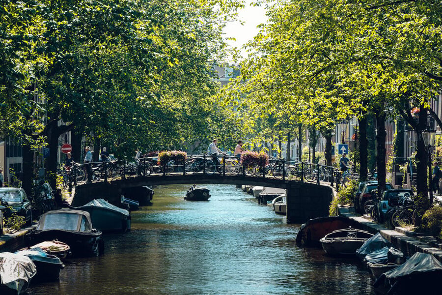 Amsterdam: Relaxed City Highlights Guided Bike Tour - Jordaan Neighborhood Cycling: Quieter Streets, Stronger Sense of Place