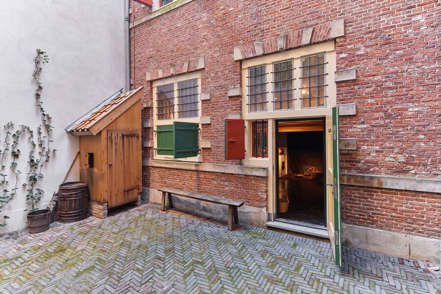 Amsterdam: Rembrandt House Museum Entrance Ticket - The $23 value: entry fee plus multimedia tour that helps you actually understand the rooms