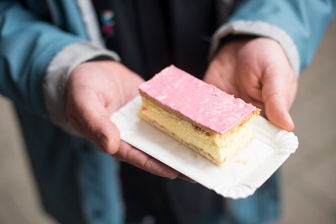 Amsterdam's Market Street Food Tour with Streat Bites - Alcoholic beverages and the small-group hosting advantage