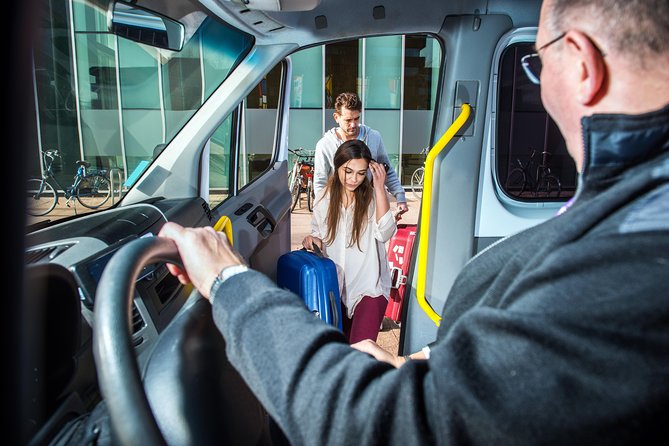Amsterdam Schiphol Airport (AMS) Departure transfer from Amsterdam City - Timing: The 15-Minute Wait Helps, But Communication Still Matters