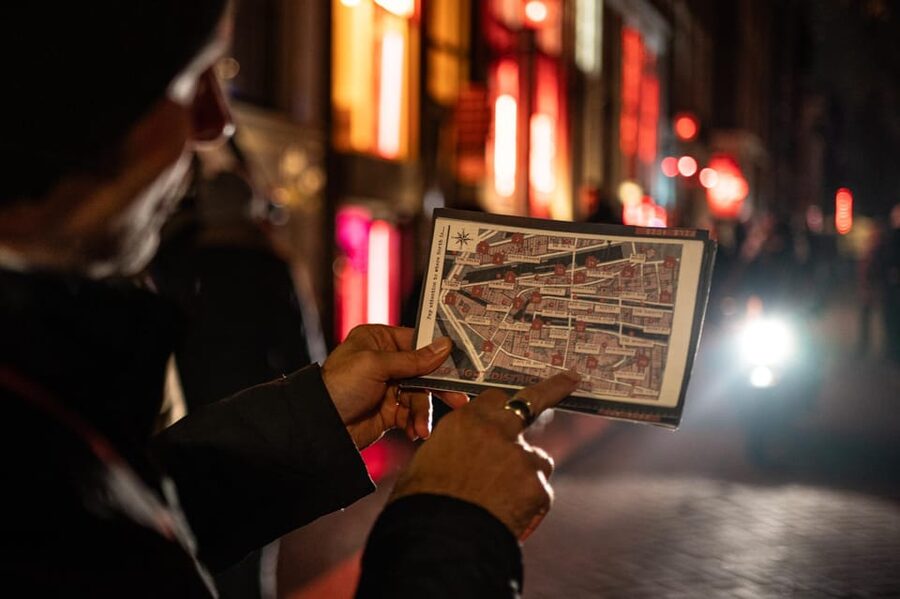 Amsterdam: Self-guided Red Light District Pub Crawl Mystery - Group size matters more than you think