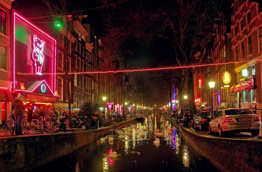 Amsterdam: Sex, Drugs, and Freedom Walking Tour - Dam Square and the Royal Palace, a starting point for bigger questions
