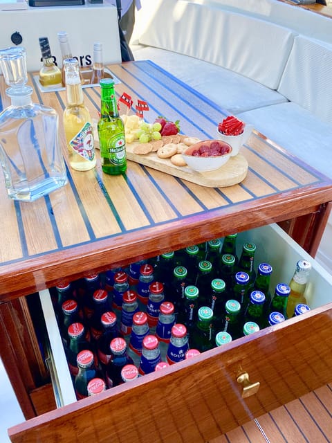 Amsterdam Small Group Canal Cruise inc Snacks/Drinks Winter - Winter canals: why this timing feels special