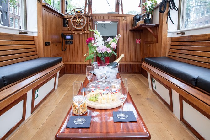 Amsterdam Small-Group Canal Cruise With Dutch Snacks and Drink - Stop by stop: what you’ll see from the water