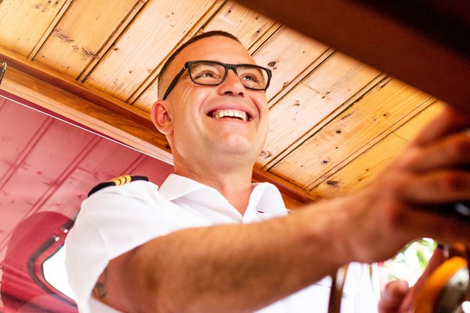 Amsterdam Small-Group Canal Cruise With Dutch Snacks and Drink - Dutch snacks and drinks: what you can realistically expect
