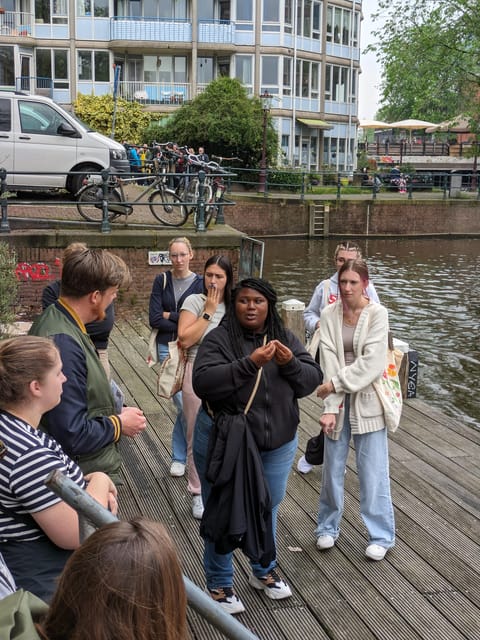 Amsterdam: small group tour: History, humor & hidden gems - Burgwallen Oude Zijde and the VOC storyline: why trade and power built these streets
