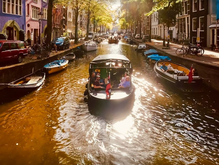 Amsterdam: Smoke and Lounge City Boat Cruise - Boarding at Amsterdam Centraal: the convenient launch point