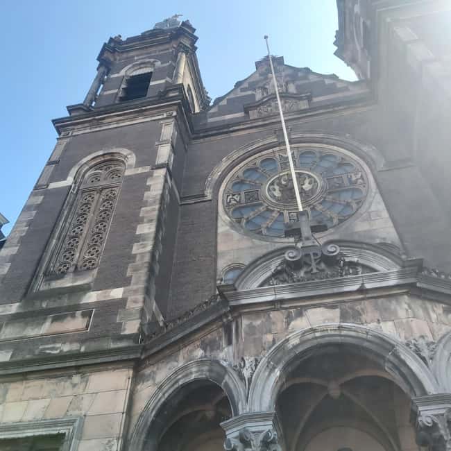 Amsterdam: Spanish Tour Unmasking the Redlight District - From Red Light Streets to the Royal Palace Area: How the Relationship Changed