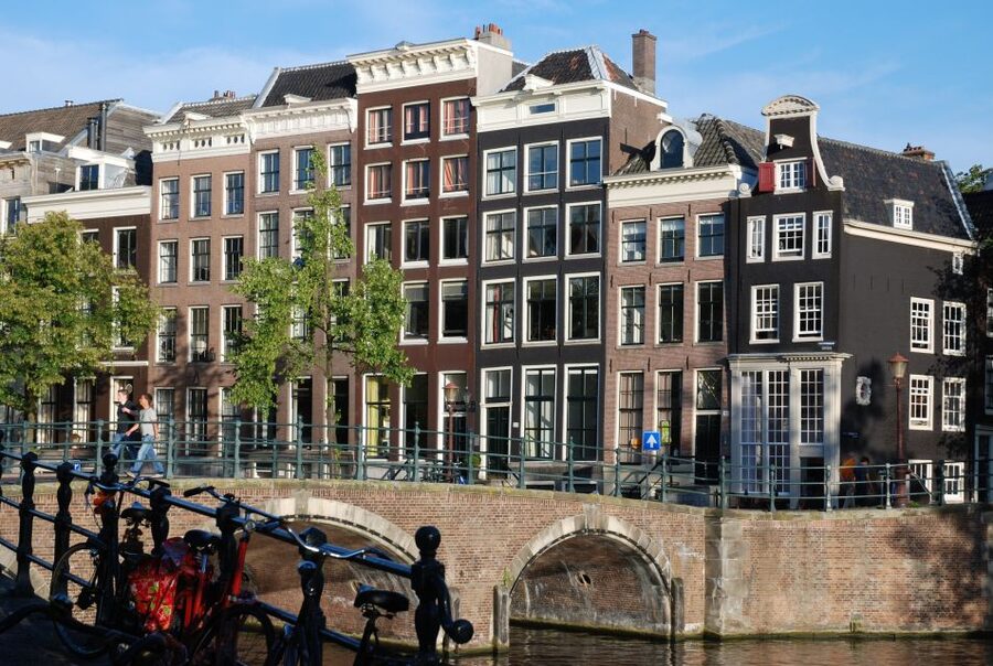 Amsterdam: Stedelijk Museum and 1-Hour Canal Cruise - Audio Guides on the Cruise: GPS in 19 Languages Means Less Guesswork