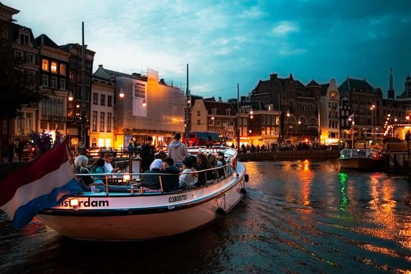 Amsterdam: The Bulldog Boat Smoke and Booze Cruise - What the route feels like: Old City Wall to Amstel River