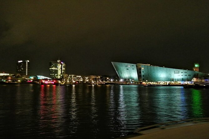 Amsterdam The Bulldog Boat Smoke Friendly Cruise + 2 drinks - Drinks and snacks: what your $36.30 really covers