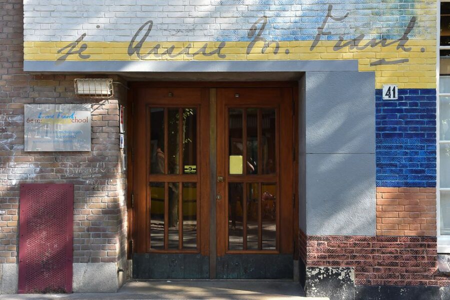 Amsterdam: The Life of Anne Frank Walking Tour - Off-the-Tourist-Trail Architecture and Neighborhood Life in the 1920s and 1930s