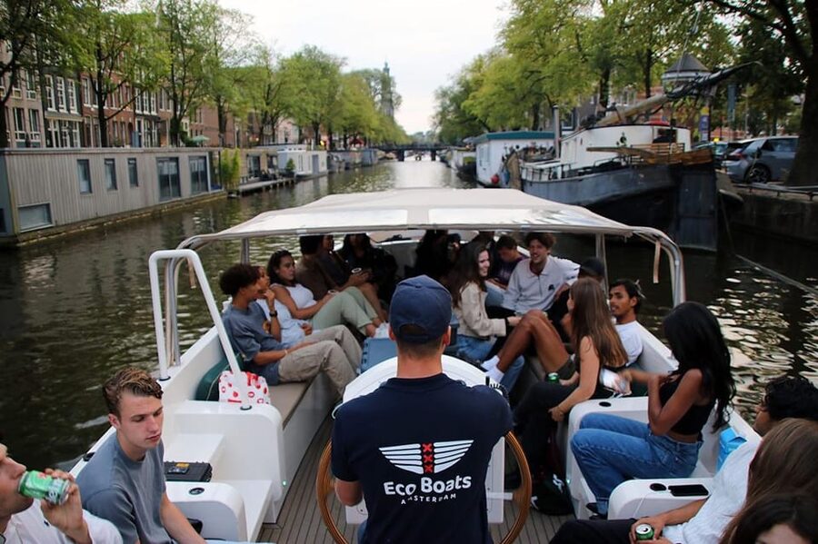 Amsterdam: The Newest Canal Cruise with Drink Option - A one-hour electric canal cruise from Amsterdam Central